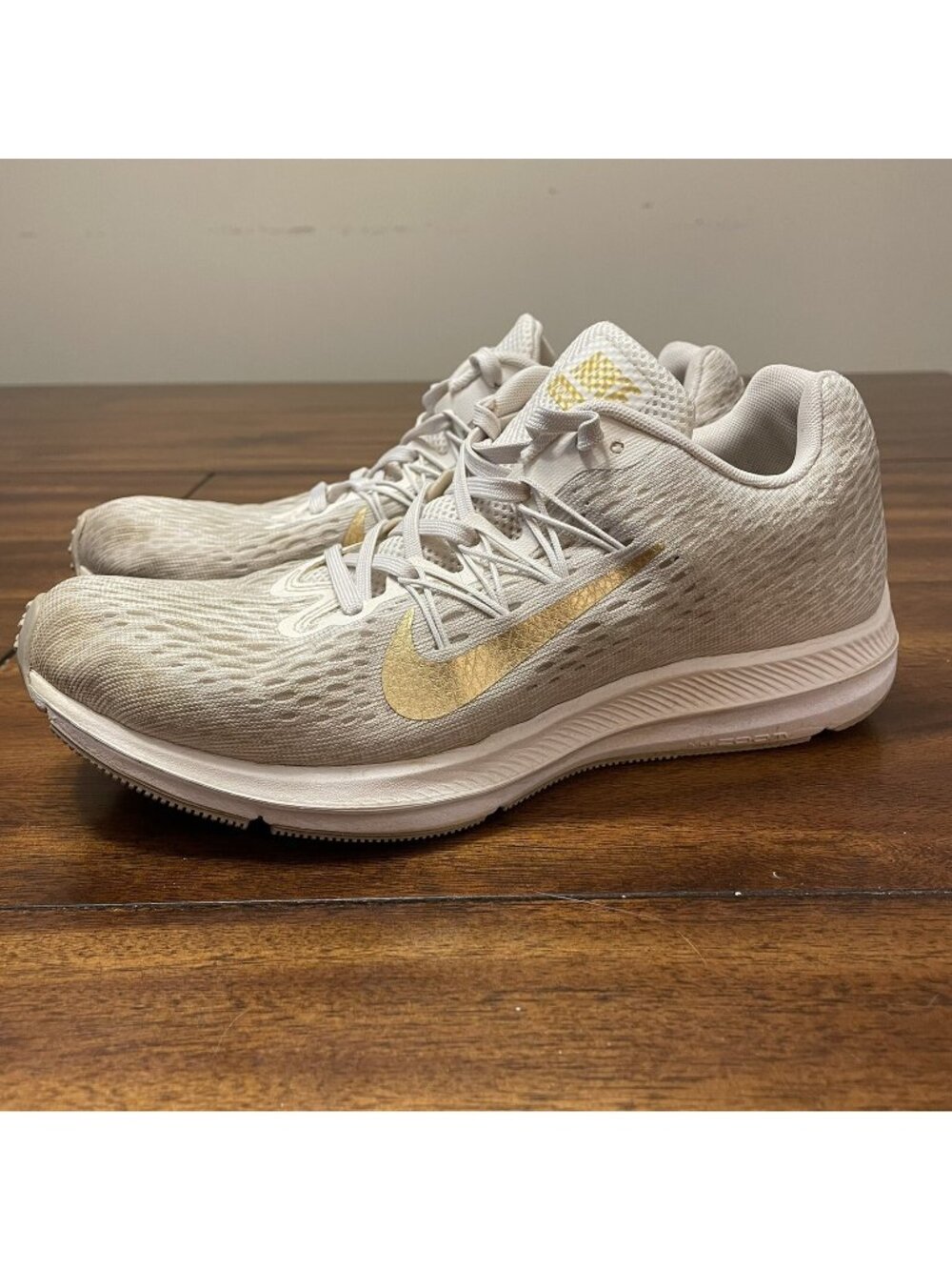 NIKE ZOOM WINFLO 5 GOLD RUNNING SHOES WOMENS SZ 7.5